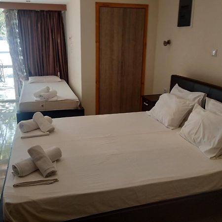 Villa Tasos Néa Péramos Buitenkant foto