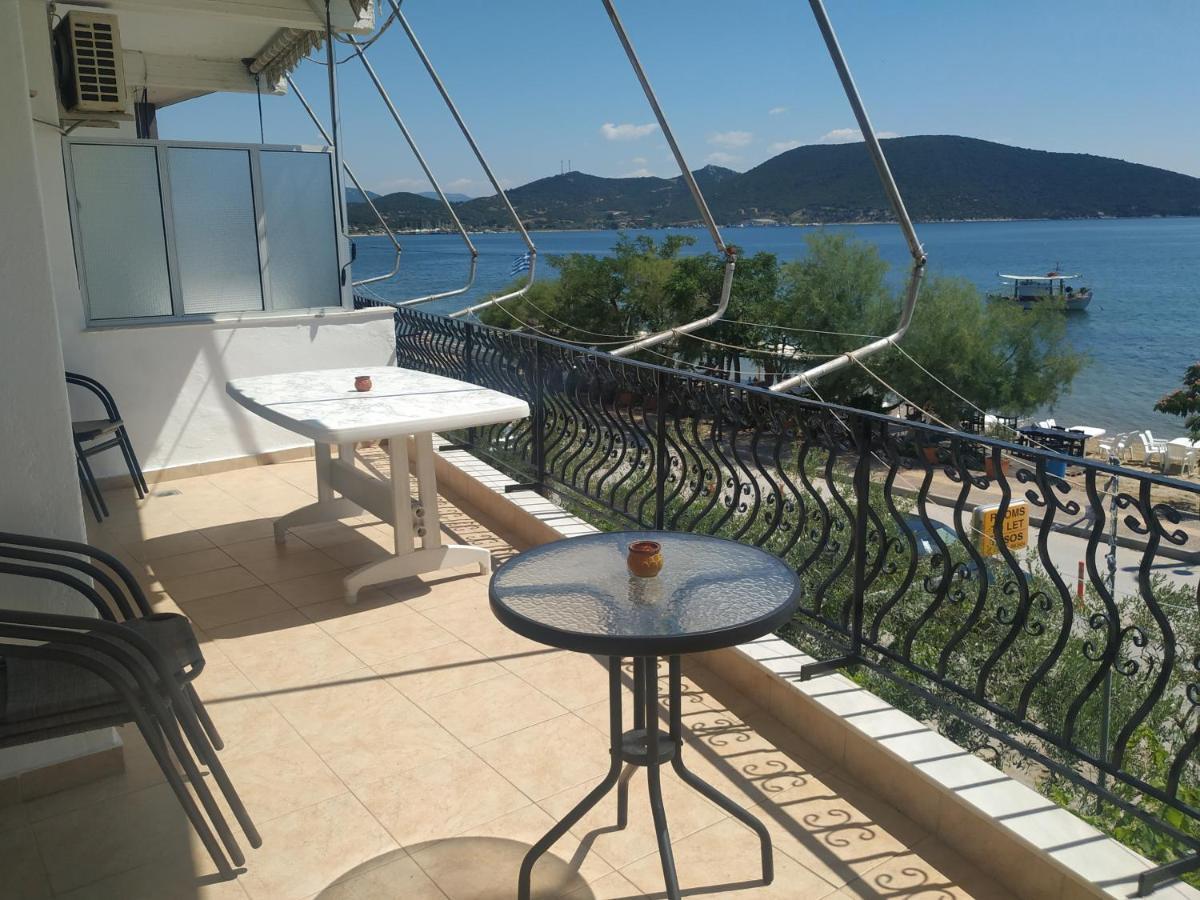 Villa Tasos Néa Péramos Buitenkant foto