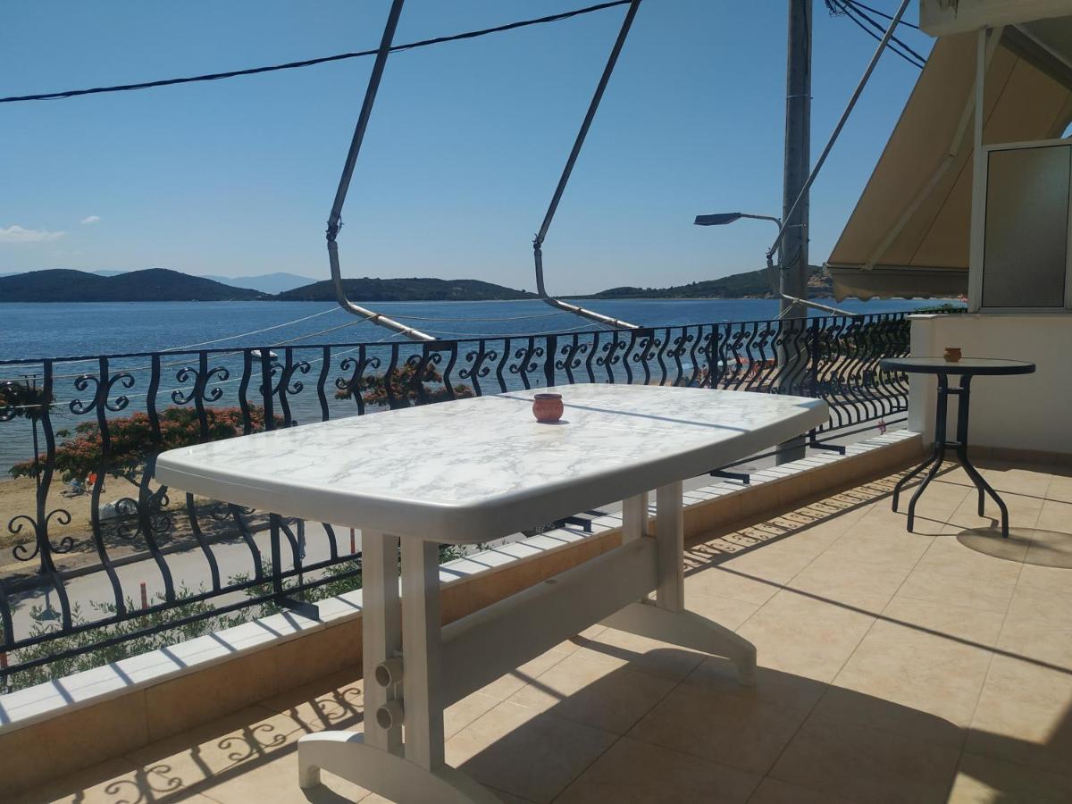 Villa Tasos Néa Péramos Buitenkant foto